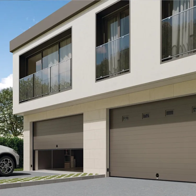 Puertas de garaje seccionales de aluminio extrusionado instaladas en vivienda moderna con fachada blanca y acabados beige