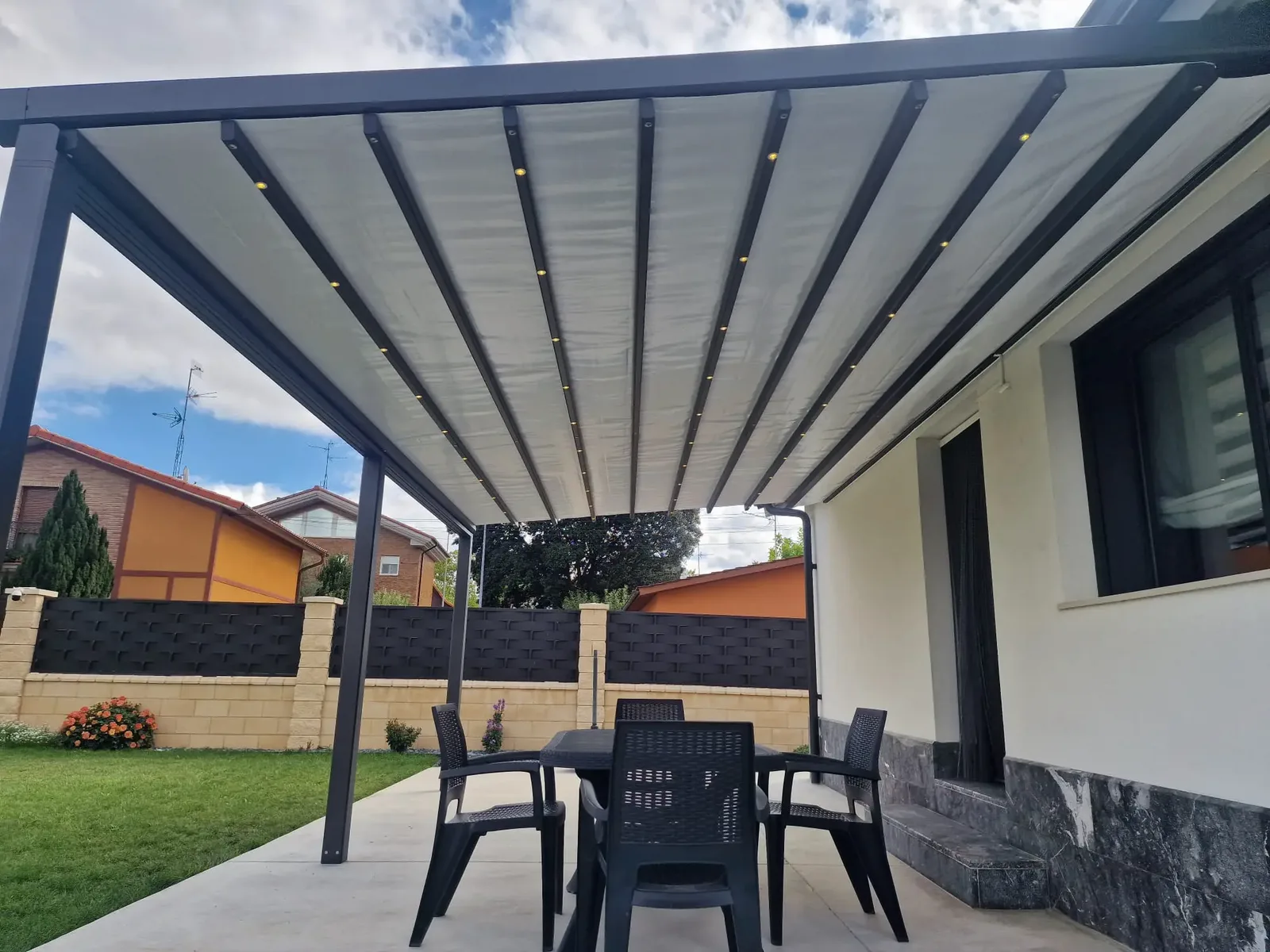 Pérgola tensada Fulvia — Vivienda unifamiliar, Zaragoza