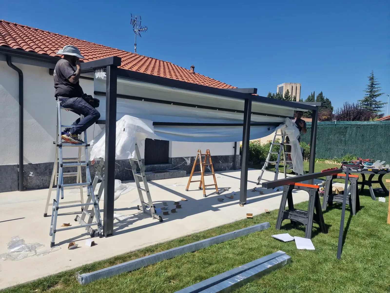Pérgola tensada Fulvia en Vivienda unifamiliar, Zaragoza — foto 9