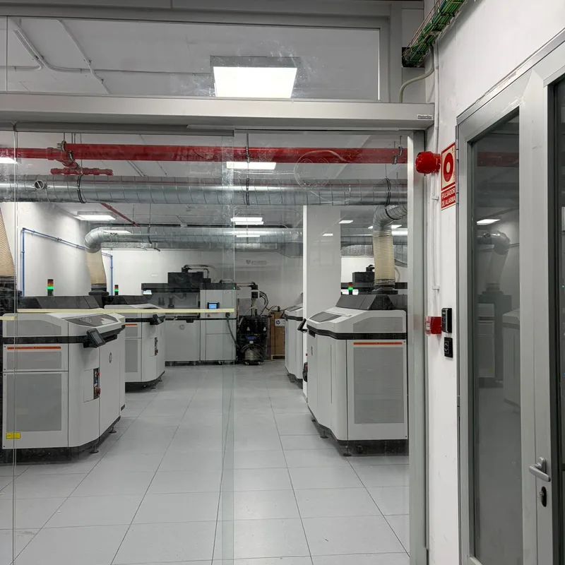Puerta automática de cristal de grandes dimensiones — Nave industrial, Zaragoza
