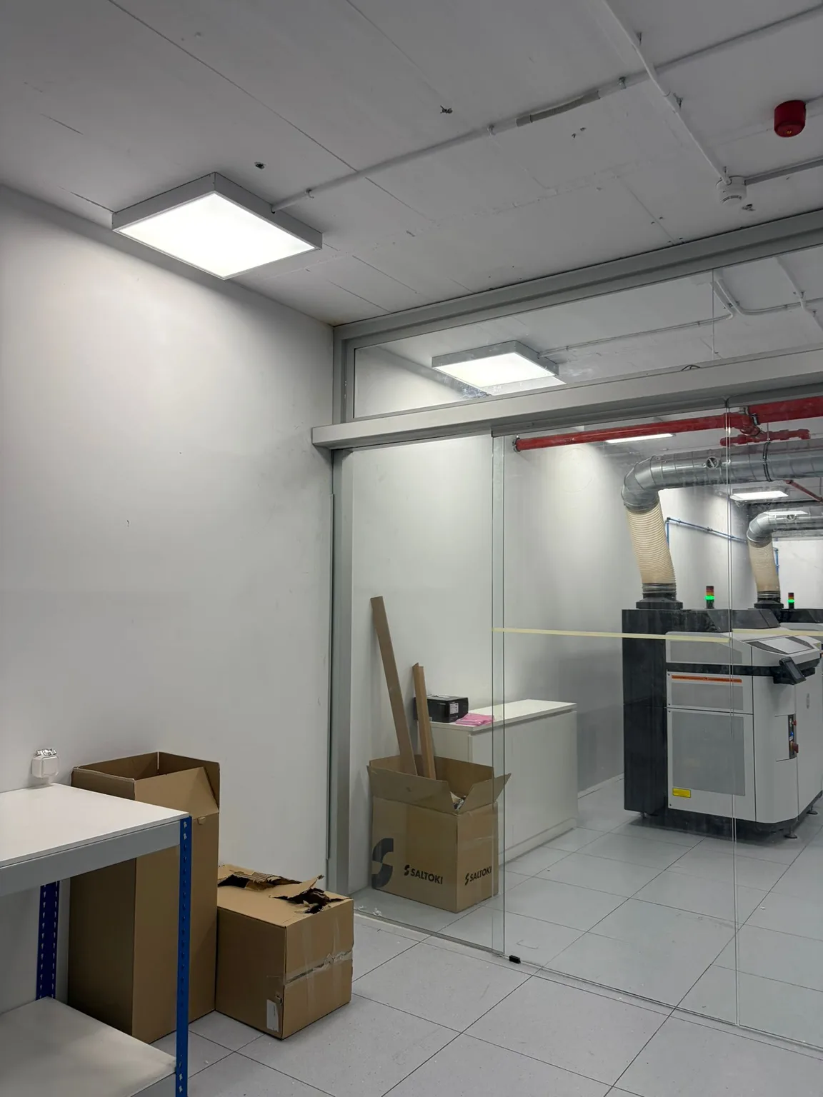 Puerta automática de cristal de grandes dimensiones en Nave industrial, Zaragoza — foto 10