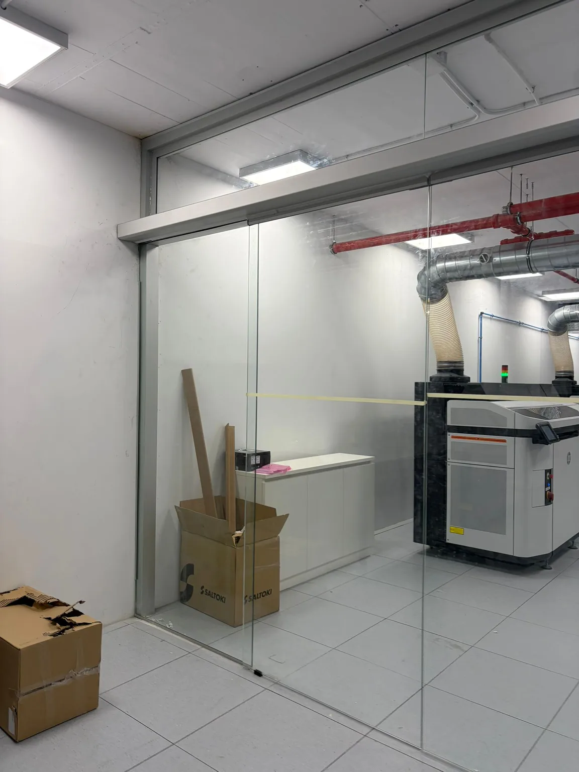 Puerta automática de cristal de grandes dimensiones en Nave industrial, Zaragoza — foto 9