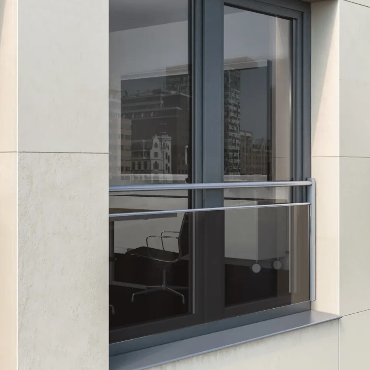 Ventana con barrera de seguridad de vidrio instalada en edificio de Zaragoza