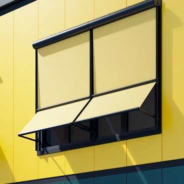 Toldos estor amarillos en ventanas de fachada moderna con paneles en tonos vivos