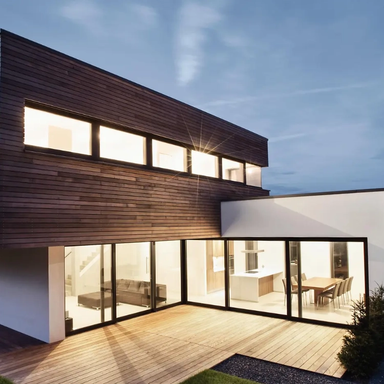 Instalación de ventanas de aluminio en vivienda moderna de Zaragoza